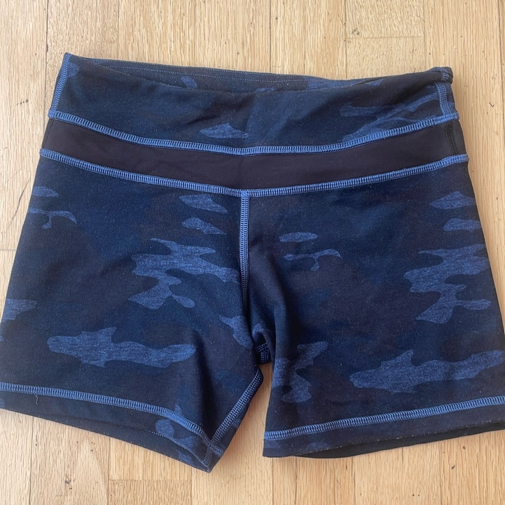 Lululemon biker/ hot yoga shorts  size 4 - blue/black camo pattern